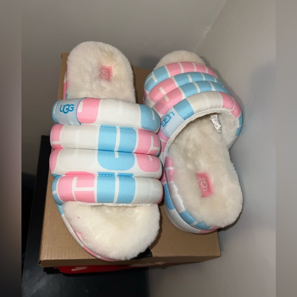 UGG Slippers Womens Size 9 - Picture 2 of 2